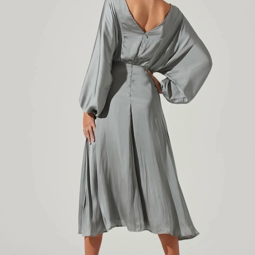 Astr Long Sleeve Gray Dress - Picture 2 of 7